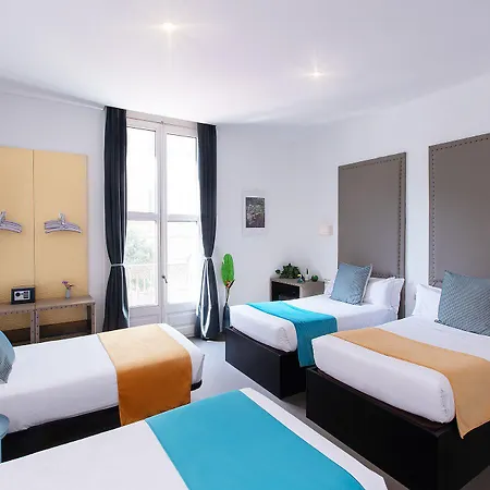 Amra Caspe Πανσιόν 2*